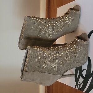 Nine West Gold Studded Ankle Open Toe Booties Size 7M